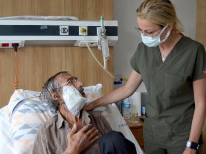 Ağzındaki Tümör Nedeniyle Su Bile Yutamayan Hasta, KTÜ Farabi Hastanesinde Gerçekleştirilen Ameliyatla Sağlığına Kavuştu